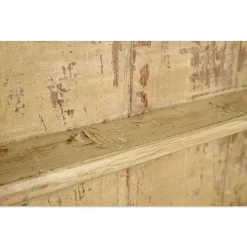 Wandvitrine aus verwittertem Holz