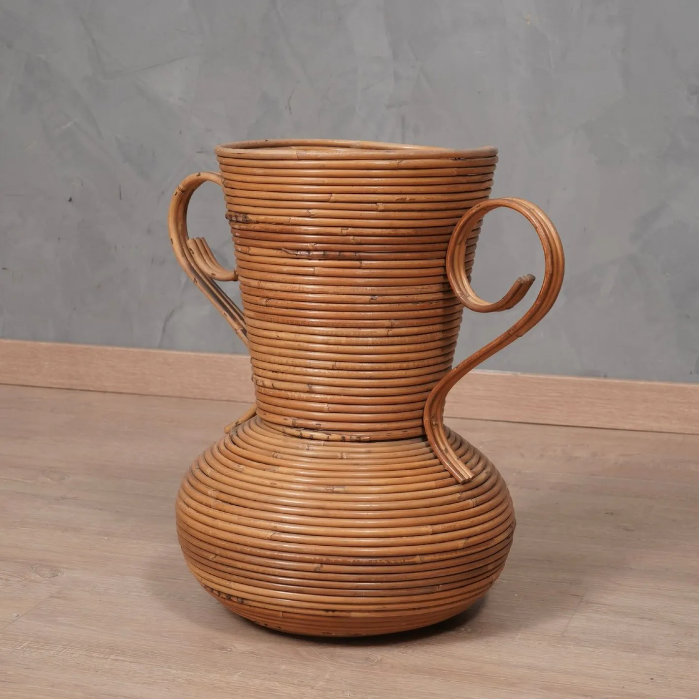 Warme Honigfarbene Amphora Vase aus Rattan von Vivai Del Sud, Italien, 1960