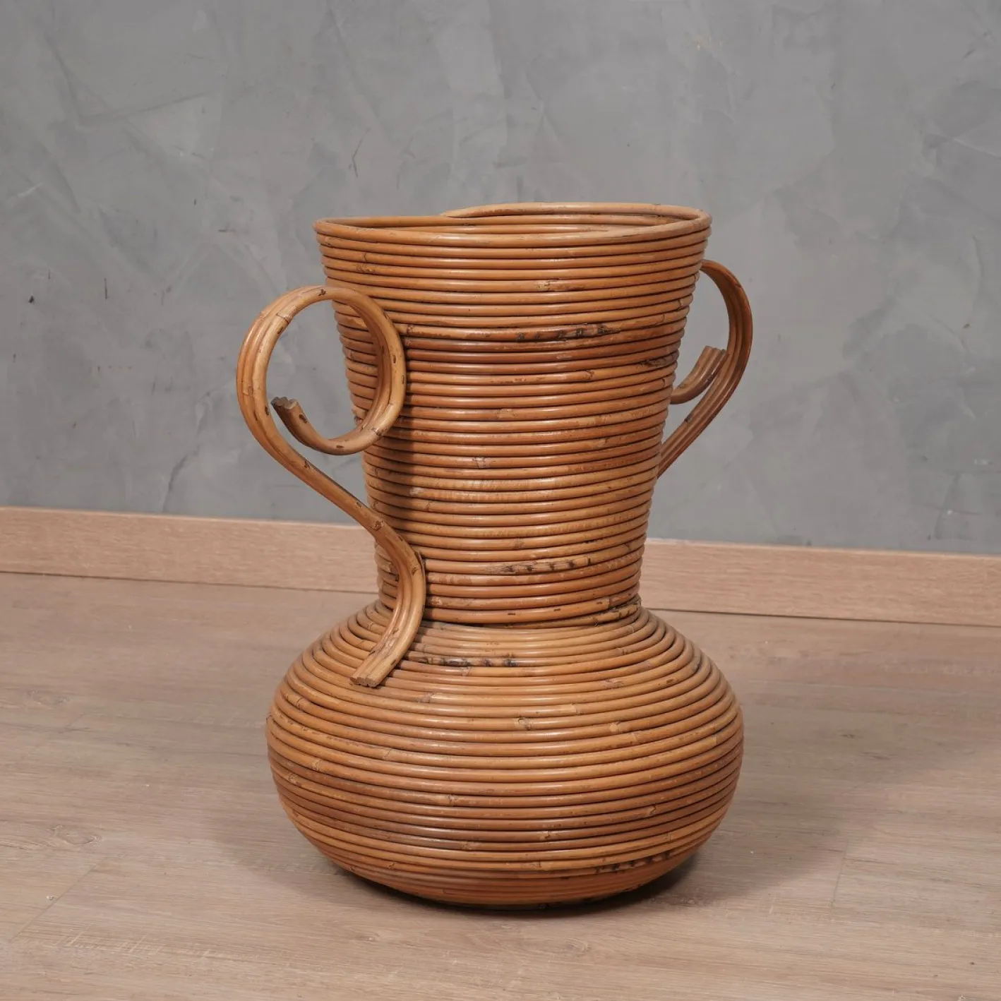Warme Honigfarbene Amphora Vase aus Rattan von Vivai Del Sud, Italien, 1960