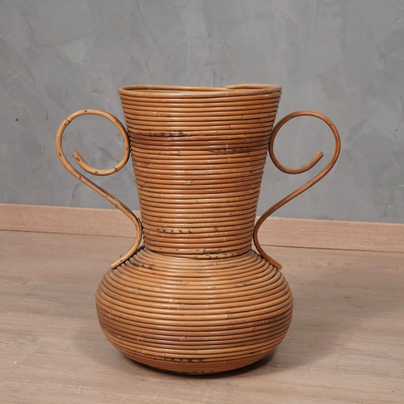 Warme Honigfarbene Amphora Vase aus Rattan von Vivai Del Sud, Italien, 1960