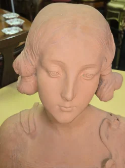 Weibliche Art Deco Büste aus Terrakotta, 1930er