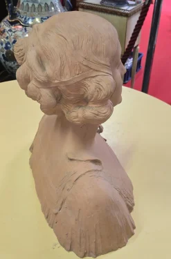 Weibliche Art Deco Büste aus Terrakotta, 1930er