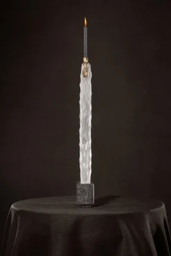 Weißer Iced Skyline Kerzenhalter von Aina Kari