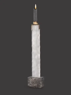 Weißer Iced Skyline Kerzenhalter von Aina Kari