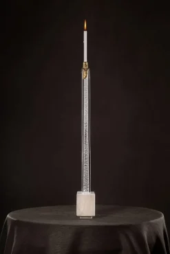 Weißer Iced Skyline Kerzenhalter von Aina Kari
