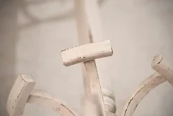 Weißer Shabby Garderobenständer aus dem 20. Jh. von Thonet, 1920er