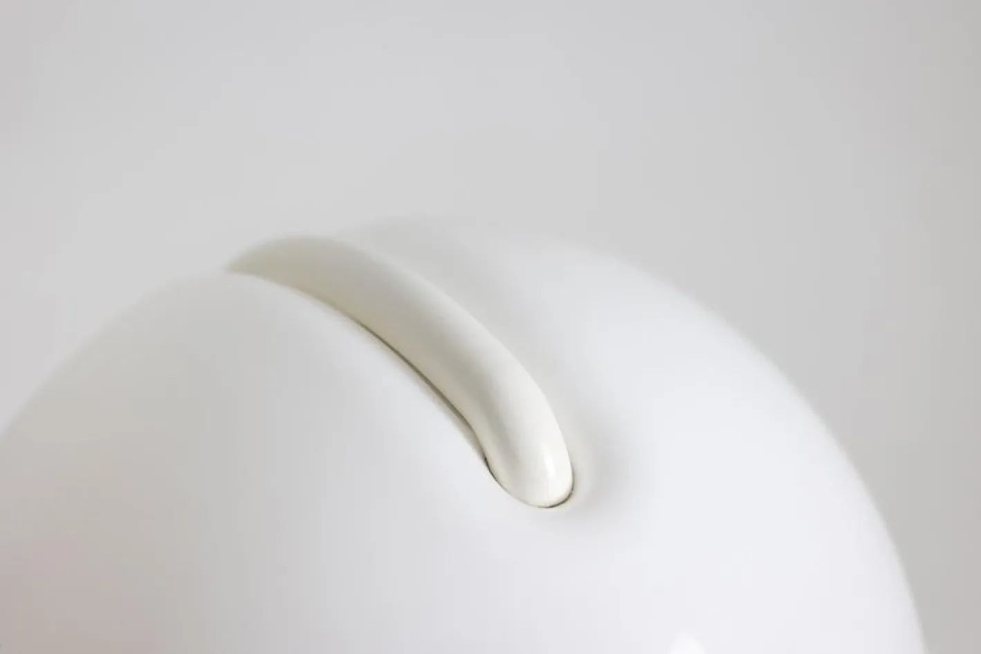 Weiße Serpente Tischlampe von Elio Martinelli, 1960er