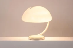 Weiße Serpente Tischlampe von Elio Martinelli, 1960er