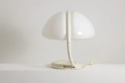 Weiße Serpente Tischlampe von Elio Martinelli, 1960er