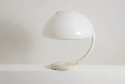 Weiße Serpente Tischlampe von Elio Martinelli, 1960er