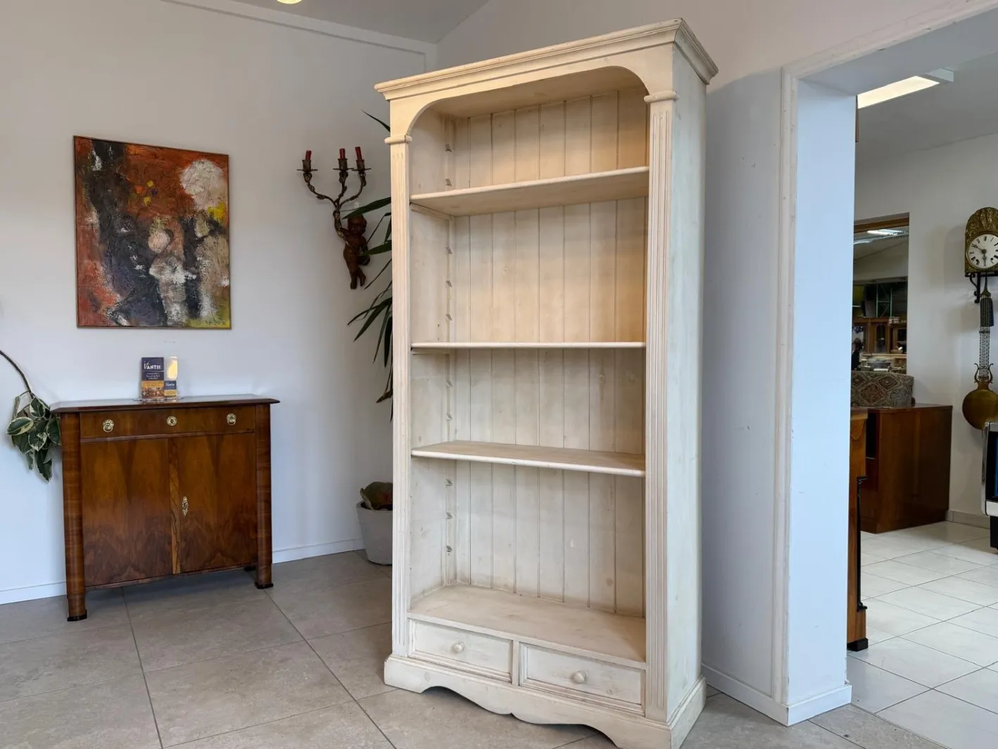 Weißes Farmhouse Bücherregal aus Kiefernholz