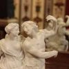 Weißes Porzellan Gruppe von männlichen und weiblichen Figuren, Ende 19. Jh. von Capodimonte, 1890er