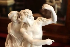 Weißes Porzellan Gruppe von männlichen und weiblichen Figuren, Ende 19. Jh. von Capodimonte, 1890er
