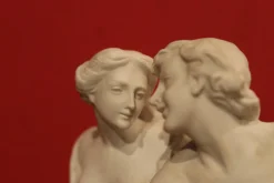 Weißes Porzellan Gruppe von männlichen und weiblichen Figuren, Ende 19. Jh. von Capodimonte, 1890er