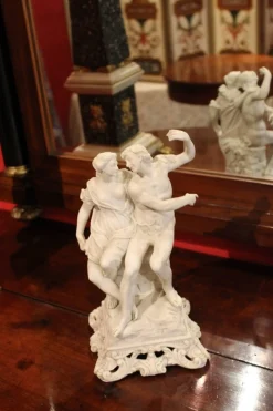 Weißes Porzellan Gruppe von männlichen und weiblichen Figuren, Ende 19. Jh. von Capodimonte, 1890er
