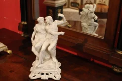 Weißes Porzellan Gruppe von männlichen und weiblichen Figuren, Ende 19. Jh. von Capodimonte, 1890er
