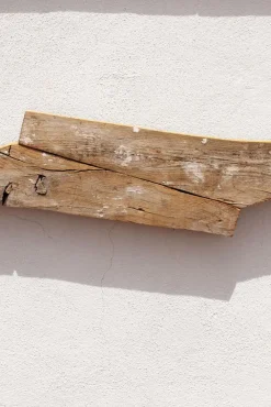 Weiße Vertikale Skulptur aus Naturholz von Jean-Baptiste Van Den Heede