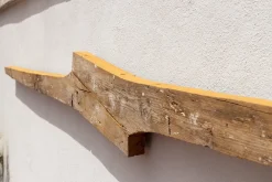 Weiße Vertikale Skulptur aus Naturholz von Jean-Baptiste Van Den Heede