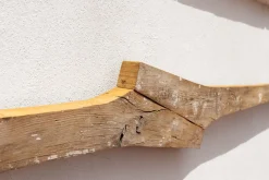 Weiße Vertikale Skulptur aus Naturholz von Jean-Baptiste Van Den Heede