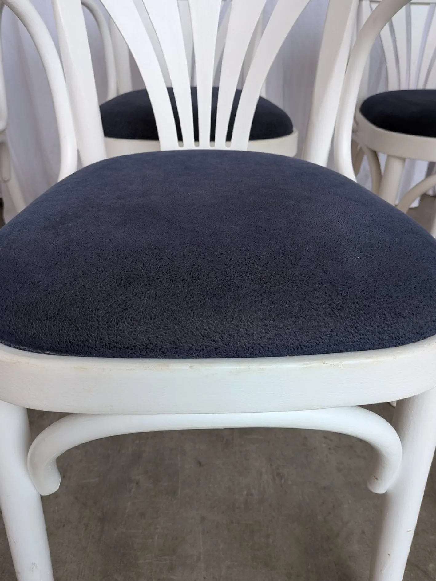 Weiße Vintage Esszimmerstühle aus Bugholz mit blauen Stoffsitzen, 1970er, 6er Set