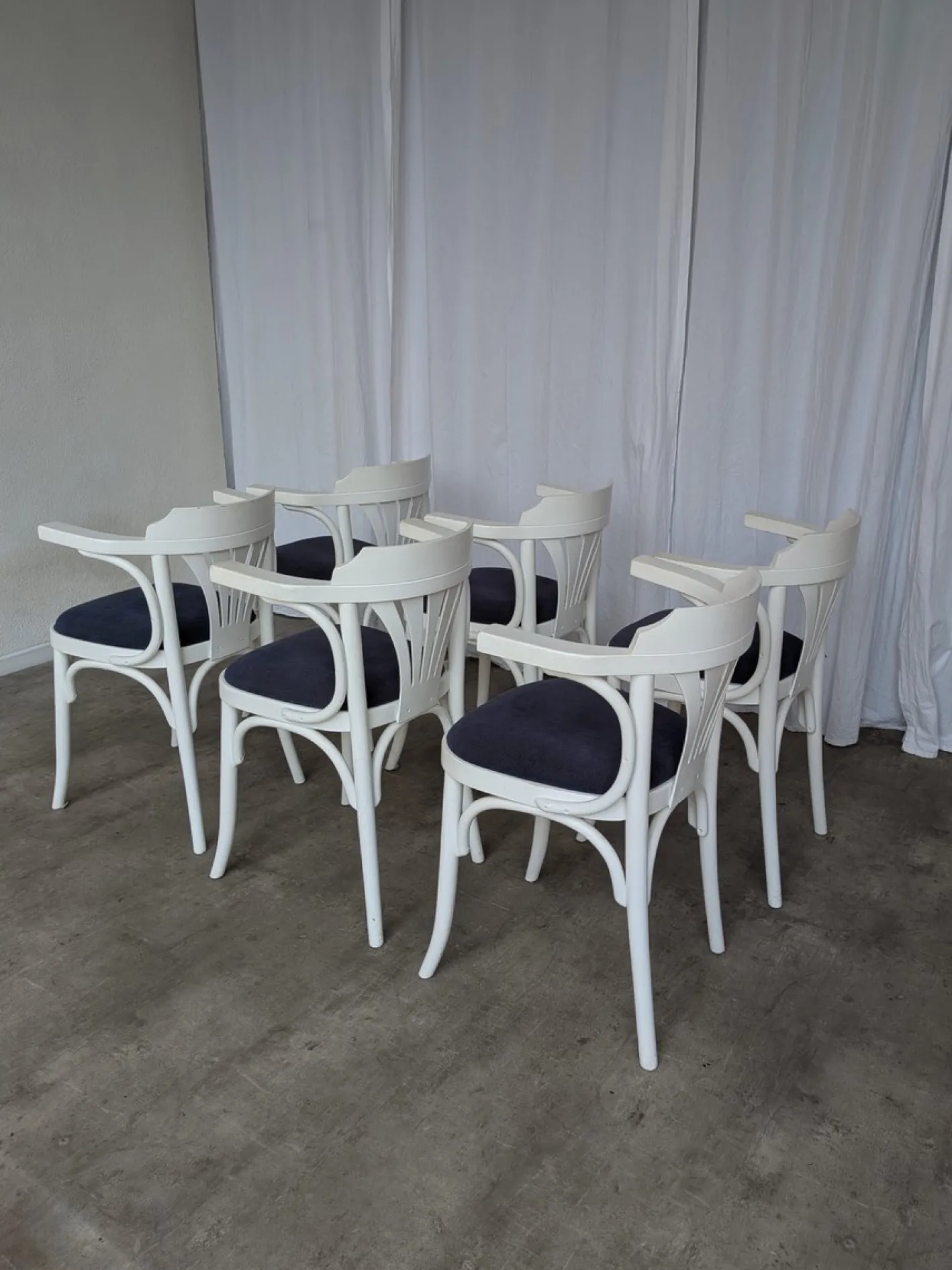 Weiße Vintage Esszimmerstühle aus Bugholz mit blauen Stoffsitzen, 1970er, 6er Set