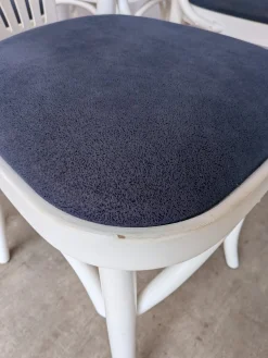 Weiße Vintage Esszimmerstühle aus Bugholz mit blauen Stoffsitzen, 1970er, 6er Set