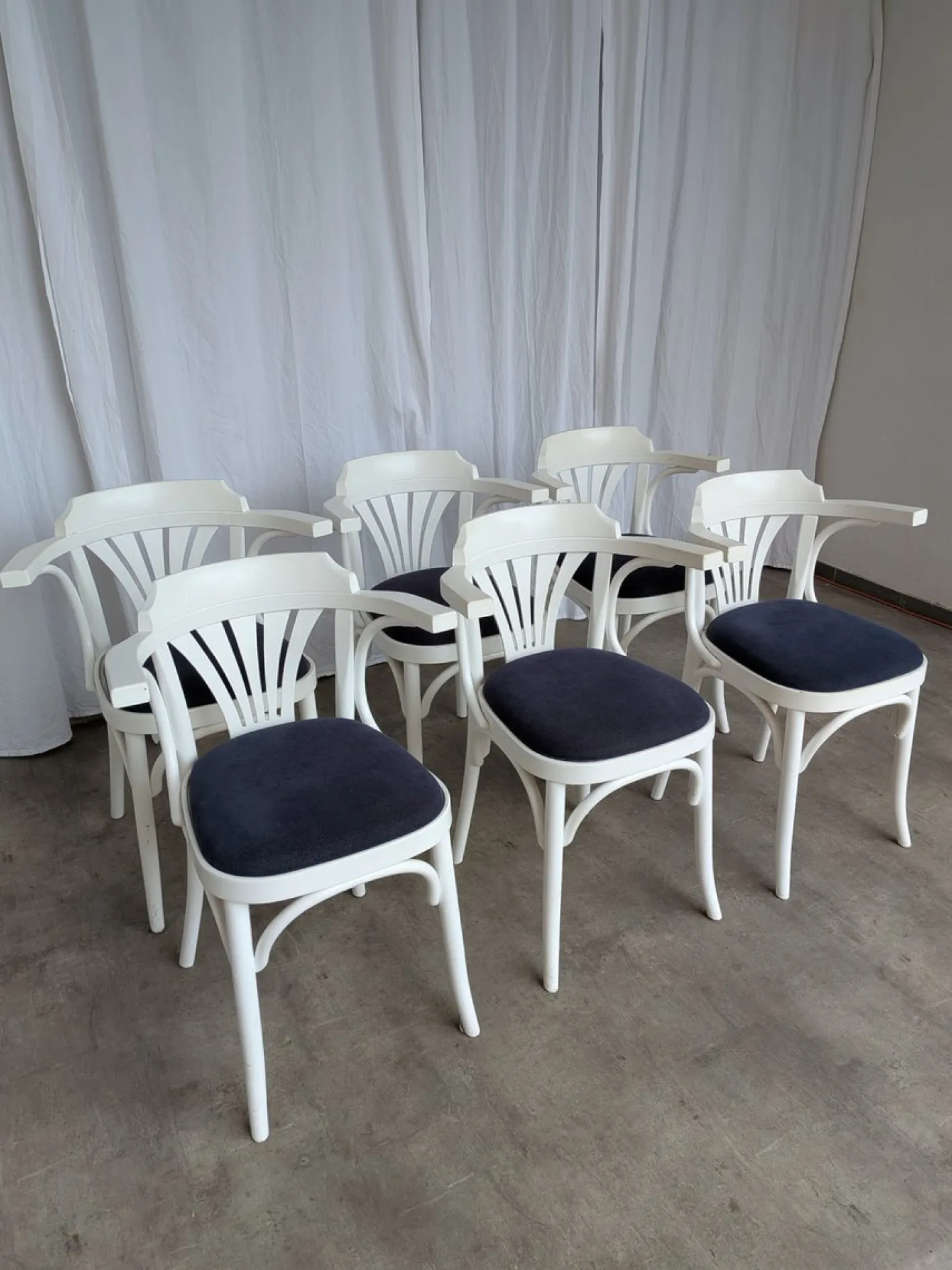 Weiße Vintage Esszimmerstühle aus Bugholz mit blauen Stoffsitzen, 1970er, 6er Set