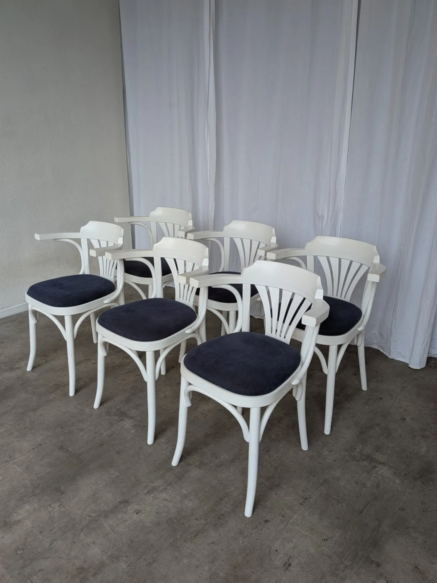 Weiße Vintage Esszimmerstühle aus Bugholz mit blauen Stoffsitzen, 1970er, 6er Set