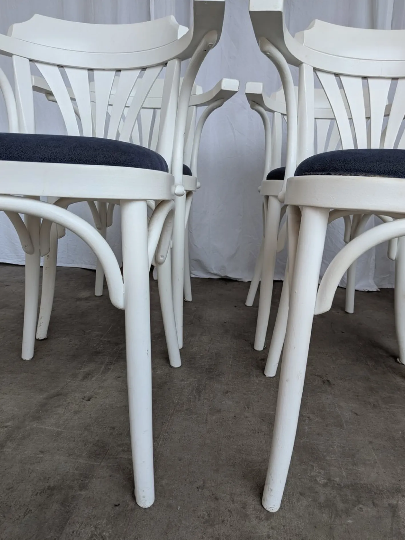 Weiße Vintage Esszimmerstühle aus Bugholz mit blauen Stoffsitzen, 1970er, 6er Set