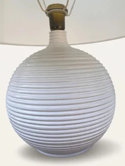 Weiße Vintage Keramiklampe mit Original Geflochtener Seidenkordel, 1960er