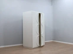 Weiß lackierter italienischer Space Age Kleiderschrank von F.lli Proserpio, 1960er