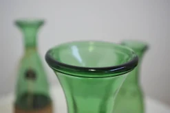 Weinkaraffe aus grünem grünem Glas, 1950er, 4er Set