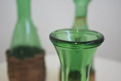 Weinkaraffe aus grünem grünem Glas, 1950er, 4er Set
