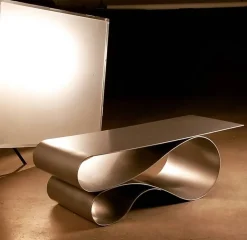 Whorl Couchtisch aus versilbertem pulverbeschichtetem Aluminium von Neal Aronowitz