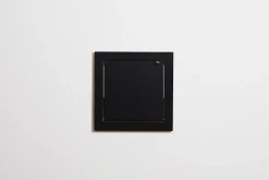 40x40-1 Fläpps Regal in Schwarz von Ambivalenz