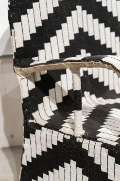 Yoruba Royal Stuhl mit geometrischem Motiv in Schwarz & Weiß, West-Afrika