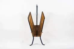 Zeitschriftenständer aus genietetem Leder & Rattan von Jacques Adnet, 1950er
