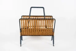 Zeitschriftenständer aus genietetem Leder & Rattan von Jacques Adnet, 1950er