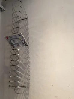 Zeitungs- oder Zeitschriftenständer Mundharmonika von Present Time