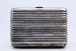 Zigarettenetui aus vernickeltem Silber mit geriffelten Bändern und Klappdeckel