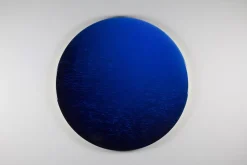 Zwei Arten von Menschen Minimalistisches rundes Kunstwerk von Corine Vanvoorbergen