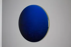 Zwei Arten von Menschen Minimalistisches rundes Kunstwerk von Corine Vanvoorbergen