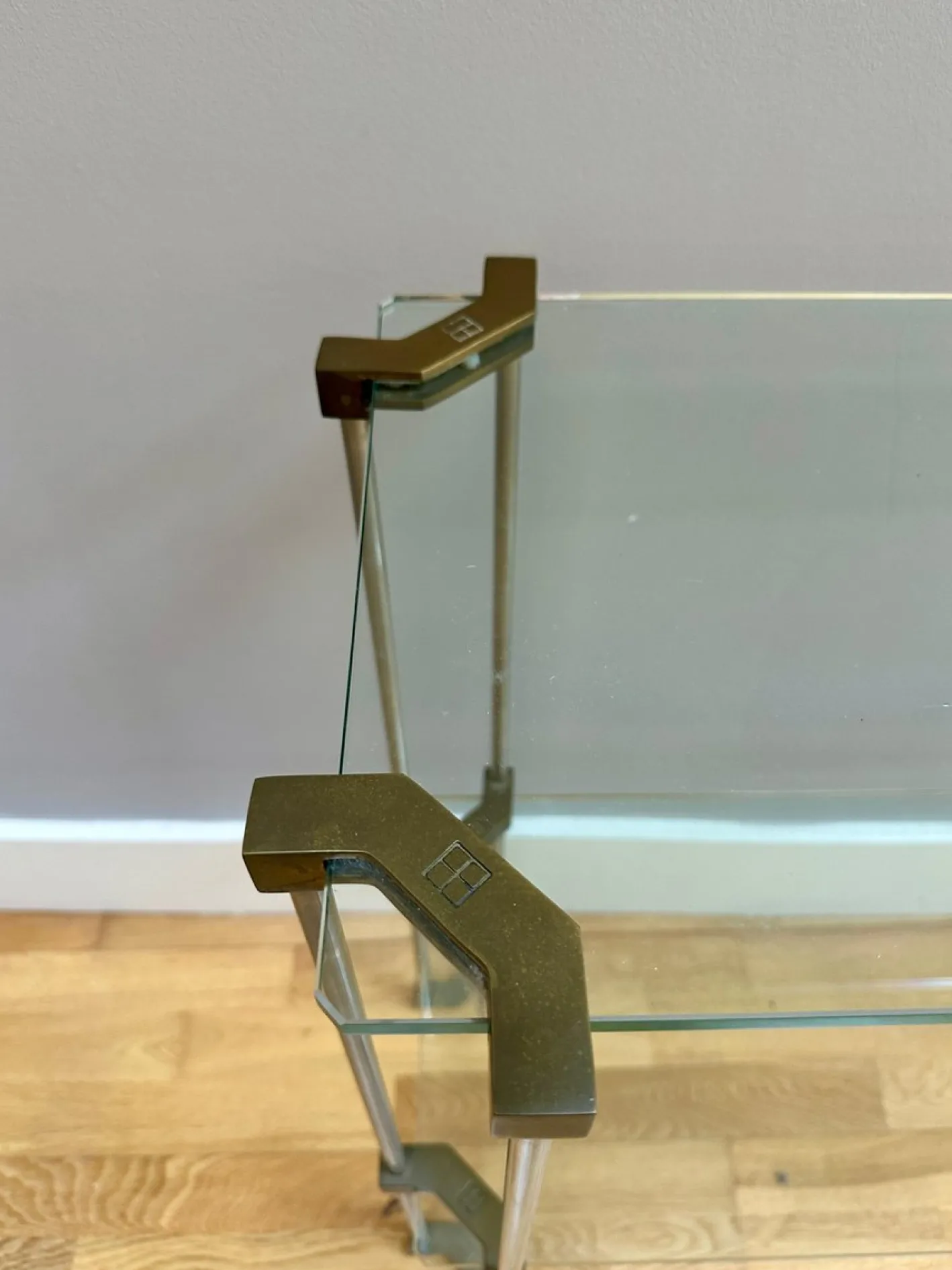 Zweistufiger Konsolentisch aus Messing & Glas von Peter Ghyczy, 1970