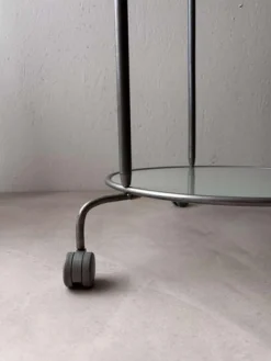 Zweistufiger Servierwagen mit Glas von Ikea