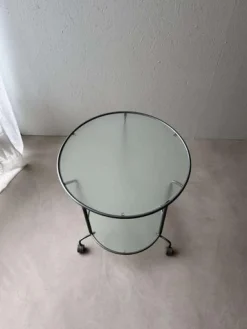 Zweistufiger Servierwagen mit Glas von Ikea